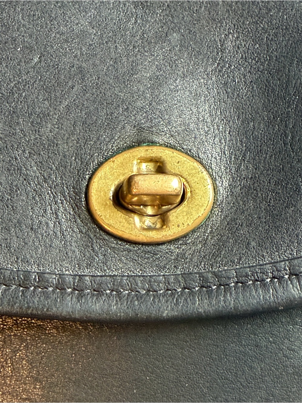 Vintage 1995 Coach Small Sidepack in Black Leather - Made in the USA - Picture 11 of 15